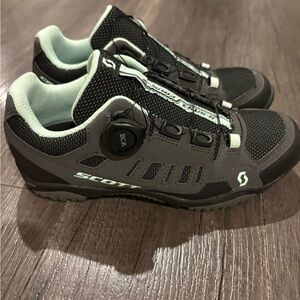 Scott Black and Gray Cycling Shoes with BOA System